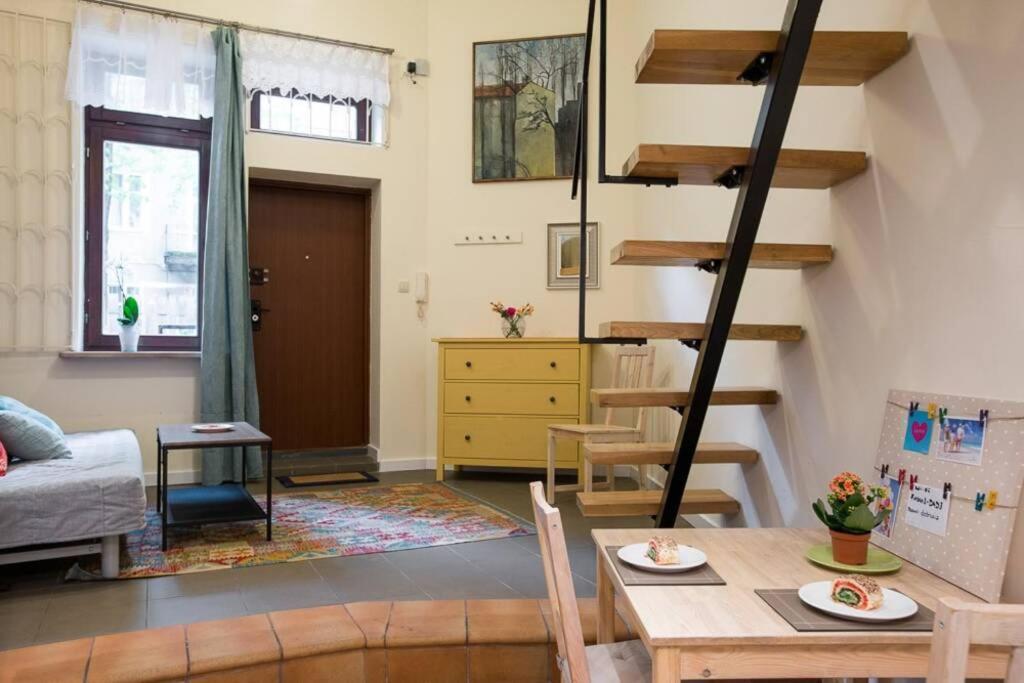Supercute Mini House In The Center